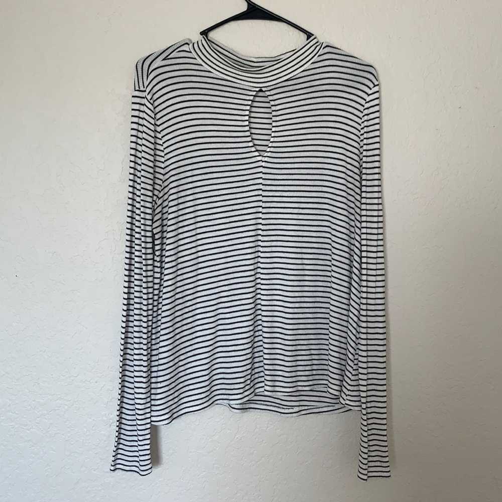 Key hole shirt